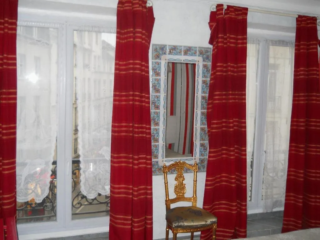 Le Petit Trianon Hotel Paryż